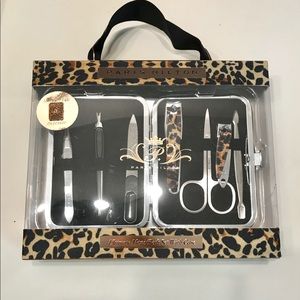 Paris Hilton Ultimate Mani/Pedi Set 🌹Sold🌹